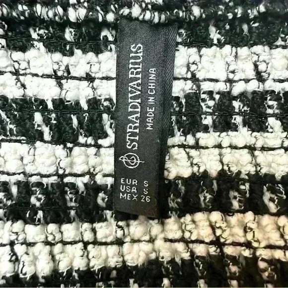 Stradivarius cropped top in black and white tweed - Picture 5 of 5